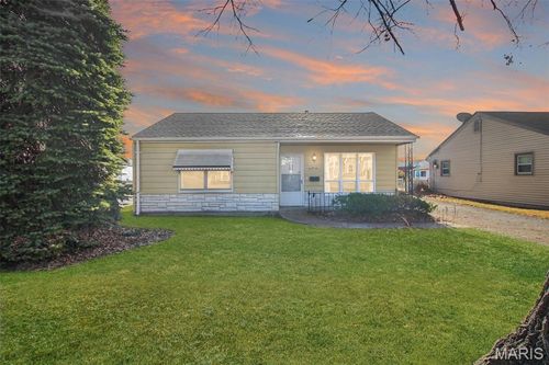 26 Union Road, St Louis, MO, 63123 | Card Image