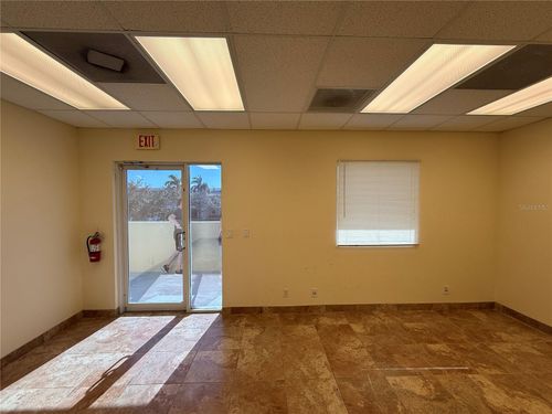 i-2-2755 Vista Pkwy, West Palm Beach, FL, 33411-2738 | Card Image