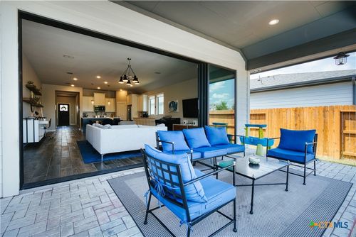 8104 Silhouette St, Austin, TX, 78744-1529 | Card Image