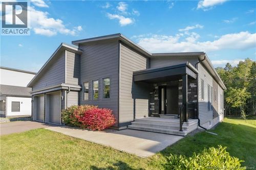 238 Leopold F. Belliveau Dr, House with 6 bedrooms, 4 bathrooms and null parking in Moncton NB | Card Image
