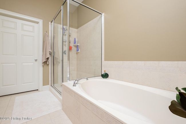 102 - 9508 Norton Commons Blvd, Condo with 2 bedrooms, 2 bathrooms and null parking in Prospect KY | Image 17