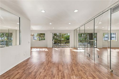 101-5400 Lindley Ave, Encino, CA, 91316-1908 | Card Image