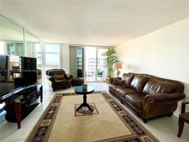 APT-2705 - 1370 S Ocean Blvd, Condo with 2 bedrooms, 2 bathrooms and null parking in Pompano Beach FL | Image 4