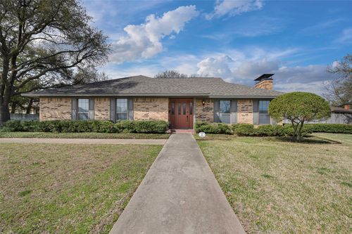 9 Quail Run Street, Gainesville, TX, 76240 | Card Image