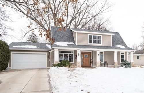 3000 Arona St, Roseville, MN, 55113-1624 | Card Image