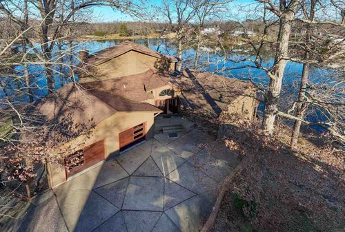 396 Lake Indian Hills Cir, Carbondale, IL, 62902-6188 | Card Image