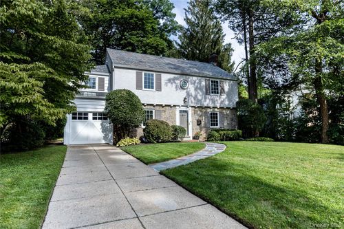 20 Mill Spring Rd, Manhasset, NY, 11030-3430 | Card Image
