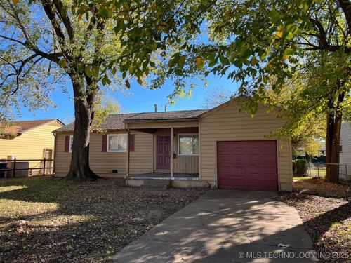 1524 E 53rd St, Tulsa, OK, 74105-5722 | Card Image