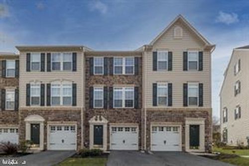 1644 Oakridge Ln, HELLERTOWN, PA, 18055-1180 | Card Image