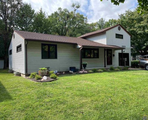 1503 Sw Macvicar Ave, Topeka, KS, 66604-2741 | Card Image