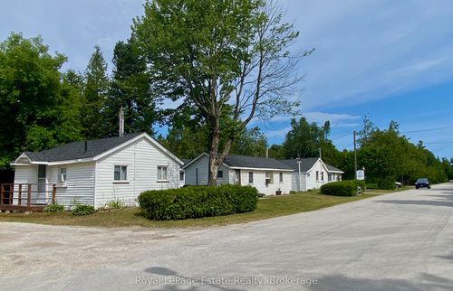 104 Third Ave N, Sauble Beach, ON, N0H2G0 | Card Image