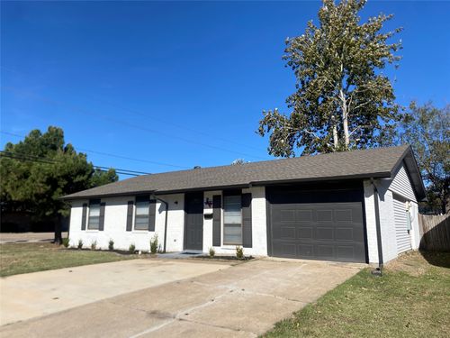 802 Las Palmas Dr, Grand Prairie, TX, 75052-5319 | Card Image