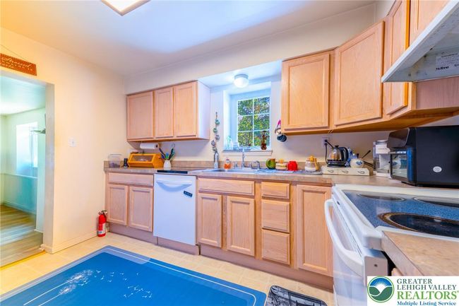 7112 Howell Ter, House other with 4 bedrooms, 2 bathrooms and null parking in Stroudsburg PA | Image 10