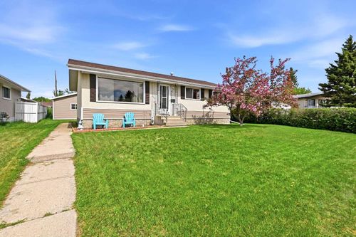4726 47 Ave, Lacombe, AB, T4L1T9 | Card Image