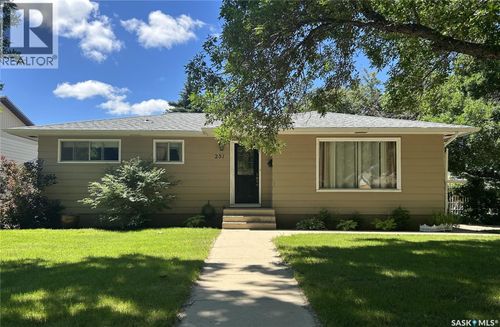 231 Duncan Rd, Estevan, SK, S4A0A3 | Card Image