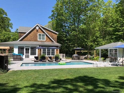 11 15th St, East Hampton, NY, 11937-4117 | Card Image