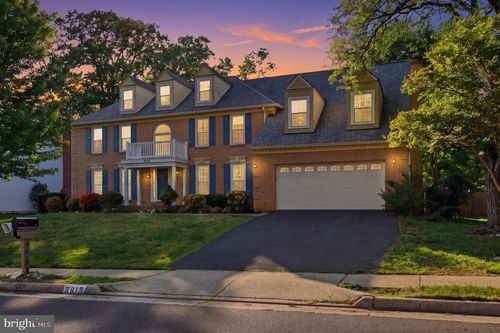 8619 Oak Chase Cir, FAIRFAX STATION, VA, 22039-3331 | Card Image