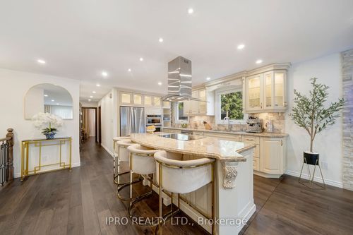 731 Hager Ave, Burlington, ON, L7S1W9 | Card Image