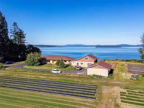 3191 Martindale Rd, Central Saanich, BC, V8L1V2 | Card Image