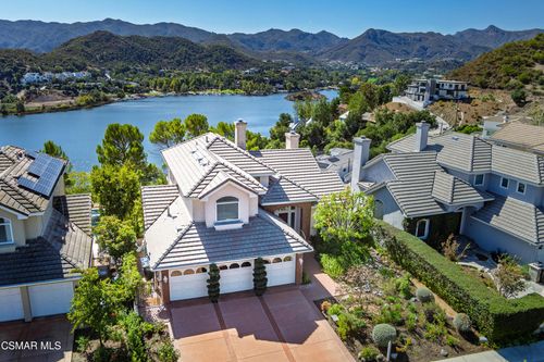 590 Cricketfield Ct, Lake Sherwood, CA, 91361-5155 | Card Image