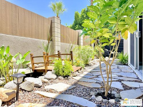 105-588 E San Lorenzo Rd, Palm Springs, CA, 92264-8108 | Card Image