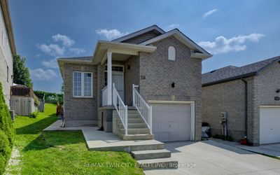 28 Lena Cres, House other with 2 bedrooms, 2 bathrooms and 5 parking in Cambridge ON | Image 1