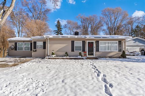 6311 Sidney St, Brighton, MI, 48116-2120 | Card Image