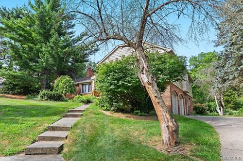 60023 Trailwood St, Washington Township, MI, 48094-3400 | Card Image