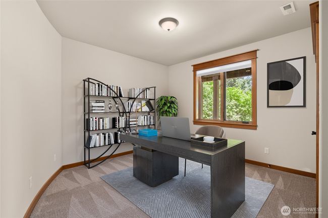 Dedicated office space on the main floor | Image 18