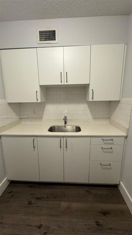 apt-46-2330 Nw 11th St, Miami, FL, 33125-3236 | Card Image