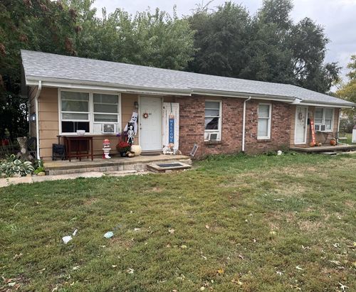 101 W Richardson St, Farmer City, IL, 61842-1115 | Card Image