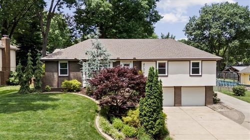 4706 Stearns Ln, Shawnee, KS, 66203-1173 | Card Image