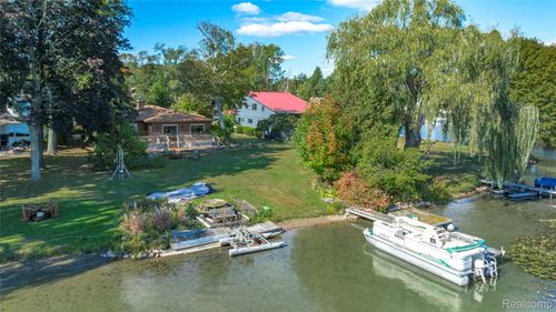 6351 Alden Dr, West Bloomfield, MI, 48324-2002 | Card Image