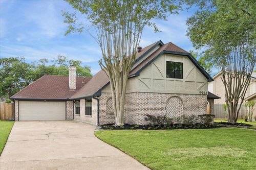 2923 Kenross Street, Houston, TX, 77043 | Card Image