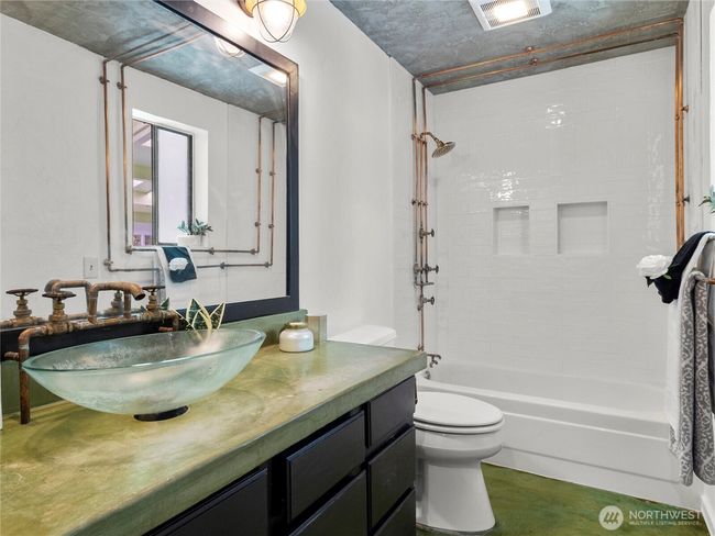 Another primary bath. | Image 21