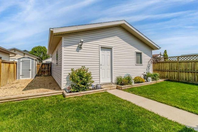 260 Deschner Close, House other with 5 bedrooms, 2 bathrooms and 2 parking in Red Deer AB | Image 8