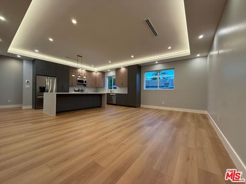 6530 Varna Avenue, Van Nuys, CA, 91401 | Card Image