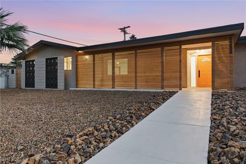 1389 Pawnee Dr, Las Vegas, NV, 89169-3128 | Card Image