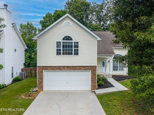 929 Station View Rd, Knoxville, TN, 37919-2035 | Card Image