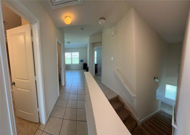 37E - 352 Circle Way, House other with 3 bedrooms, 3 bathrooms and 2 parking in Jarrell TX | Image 12