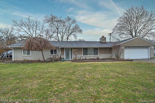 2930 Saint Jude Dr, Waterford Twp, MI, 48329-4352 | Card Image