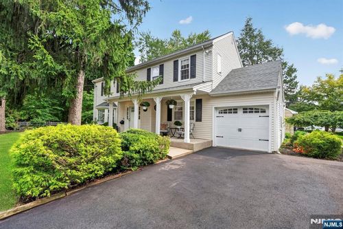 410 Chestnut St, Paramus, NJ, 07652-5710 | Card Image