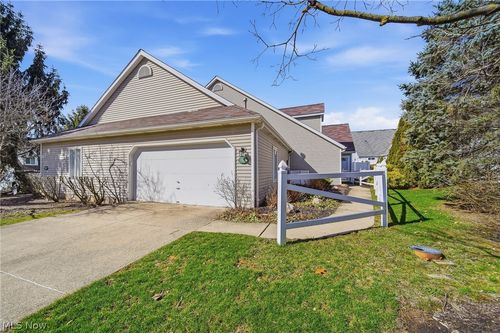 762 Hunters Trl, Akron, OH, 44313-8147 | Card Image