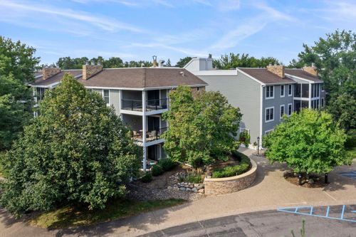 apt-211-3030 Saint Albans Mill Rd, Minnetonka, MN, 55305-3991 | Card Image