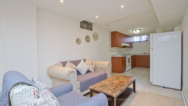 32 Pappain Cres, House other with 6 bedrooms, 3 bathrooms and 4 parking in Brampton ON | Image 27
