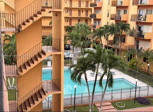 apt-320-1900 W 54th St, Hialeah, FL, 33012-2158 | Card Image
