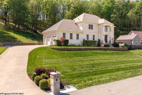 211 Merideth St, Morgantown, WV, 26508-2561 | Card Image