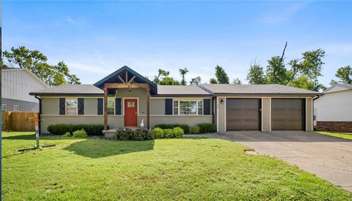 802 Nw J St, Bentonville, AR, 72712-4543 | Card Image