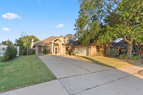 1813 Oak Wood Dr E, Pearland, TX, 77581-6141 | Card Image