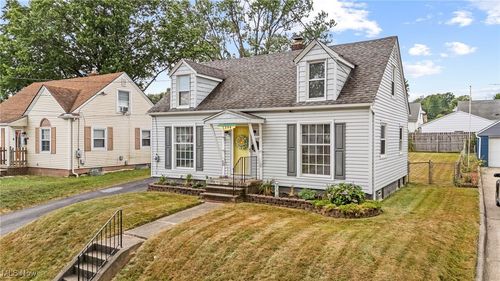 1394 Rowe St, Akron, OH, 44306-3435 | Card Image
